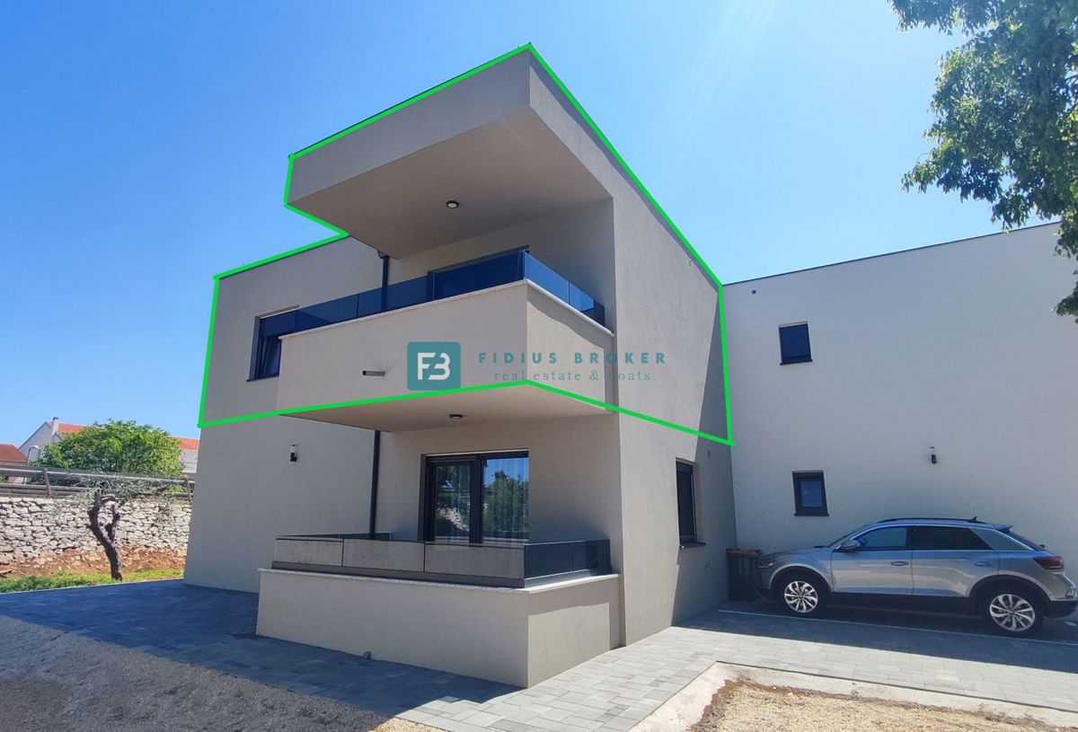 VODICE, novo, pravkar dokončano, 1. nadstropje, shramba, 2 parkirni mesti