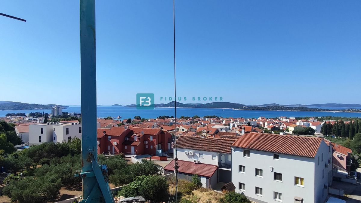 VODICE, novogradnja, 2. nadstropje, pogled na morje, dvigalo, parkirišče, shramba