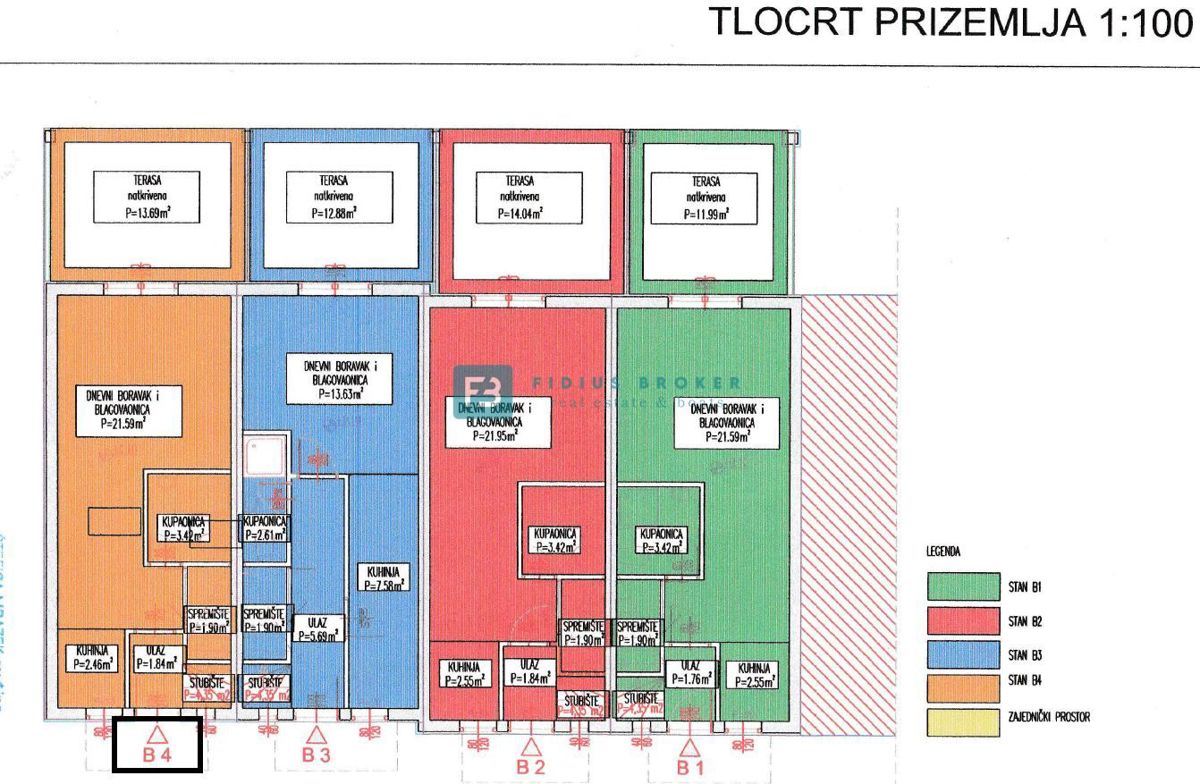 SRIMA, opremljena vrstna hiša, 450 m do plaže, dvorišče