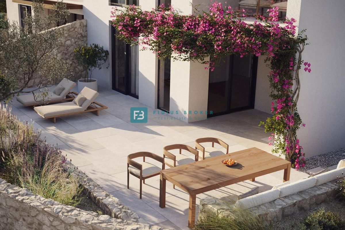 VODICE, novogradnja, luksuzna polsamostojna hiša, panoramski razgled, vrt