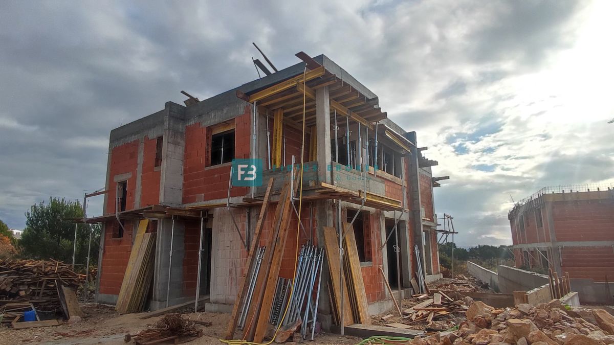 VODICE, novogradnja, 1. nadstropje, 2 spalnici, terasa, shramba