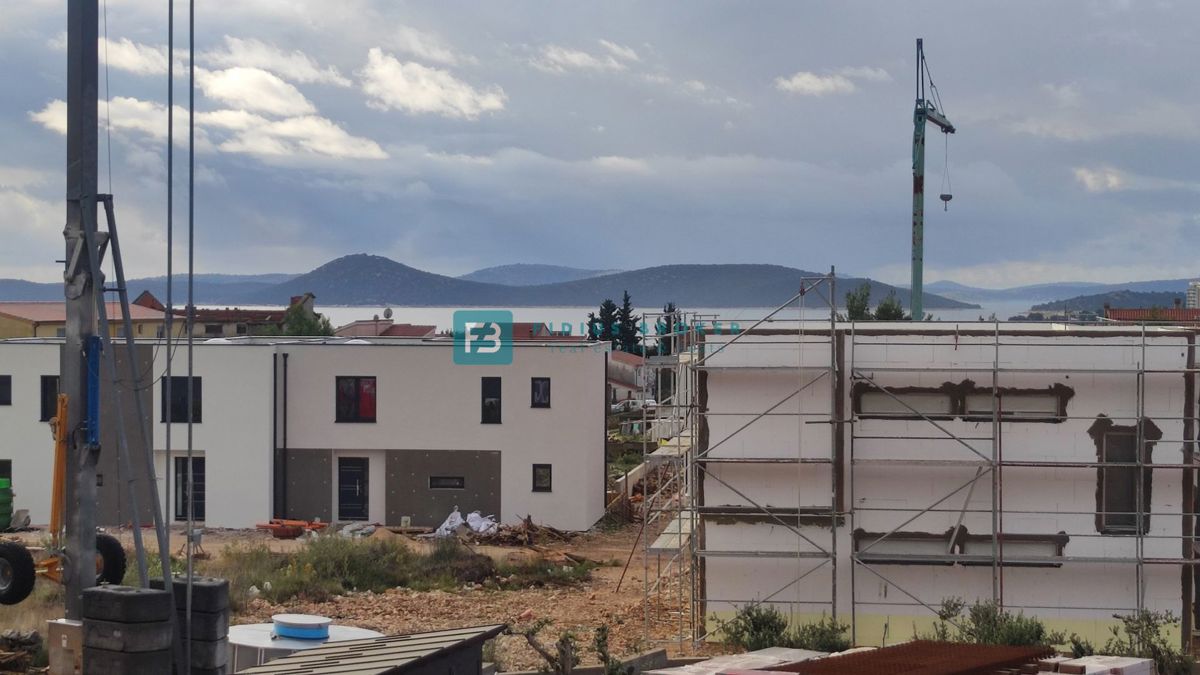 VODICE, novogradnja, 1. nadstropje, 2 spalnici, terasa, shramba