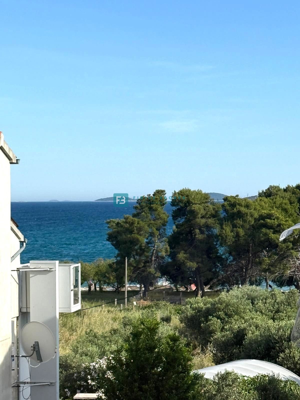 VODICE, novo, vrhunska lokacija, 50 m do plaže, pogled na morje, dvigalo