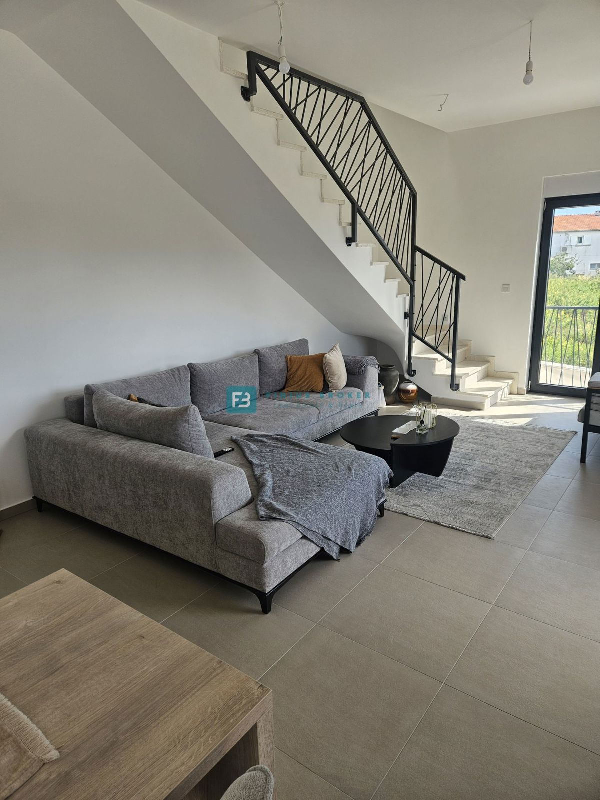 VODICE, novogradnja, luksuzno opremljena hiša, pogled na morje, bazen, garaža