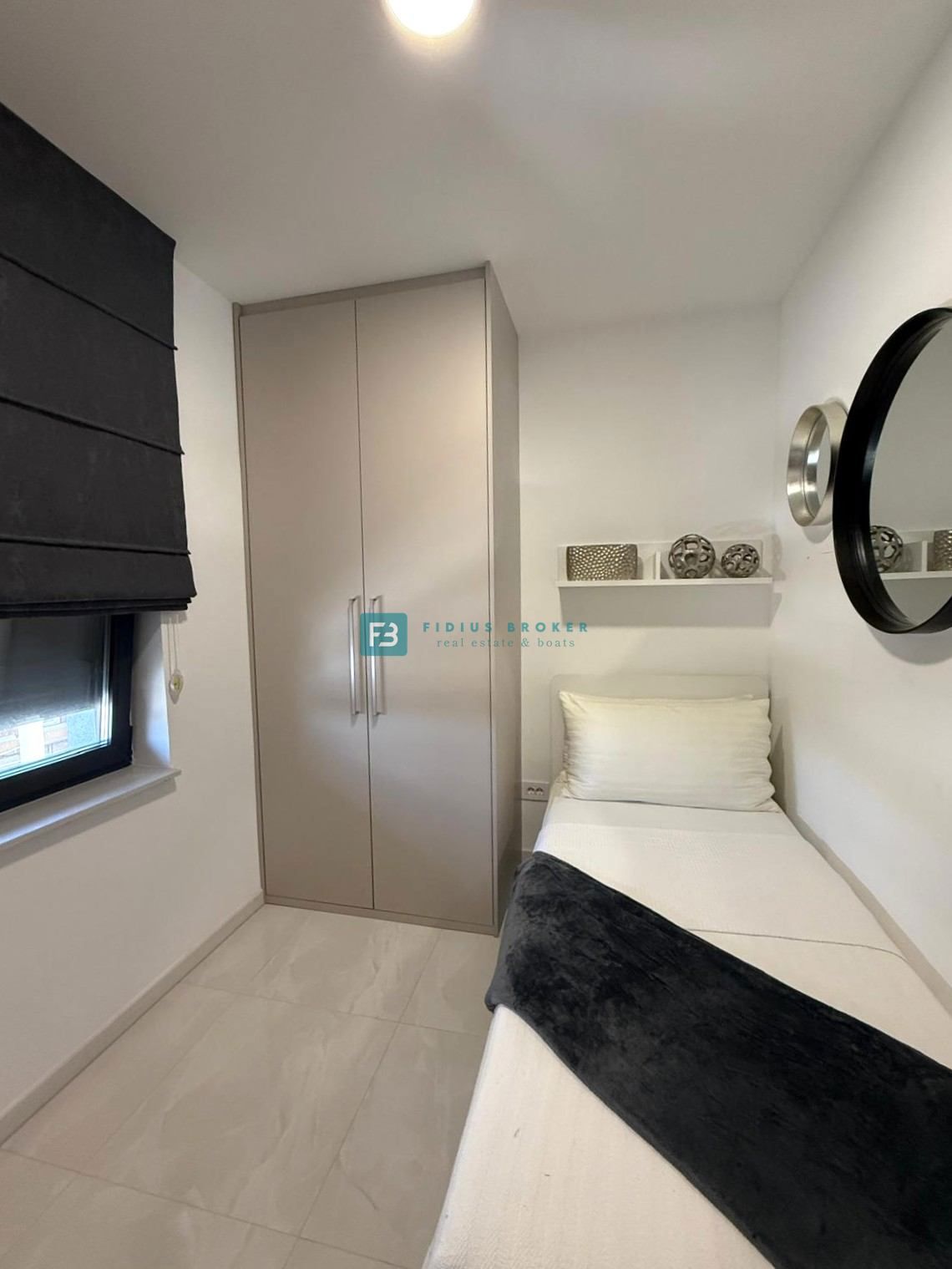 VODICE, moderno opremljeno stanovanje, vrhunska lokacija, 300 m do plaže, 2 parkirni mesti