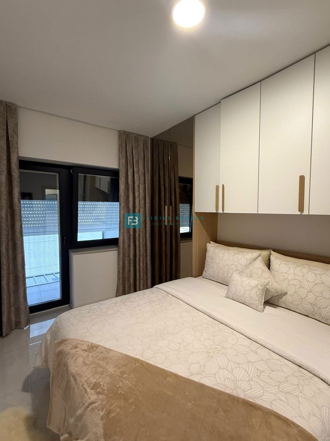 VODICE, moderno opremljeno stanovanje, vrhunska lokacija, 300 m do plaže, 2 parkirni mesti