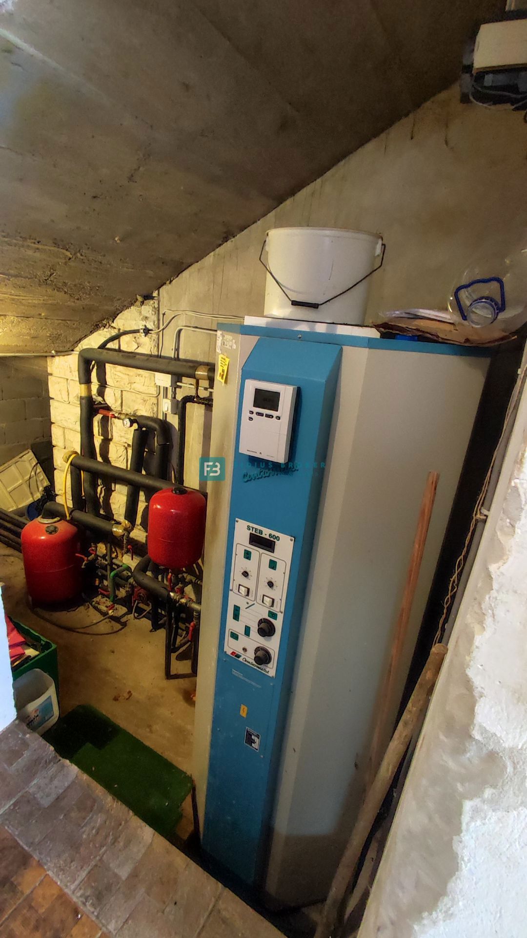 VODICE, vrhunska lokacija, apartmajska hiša, 350 m od plaže, garaža