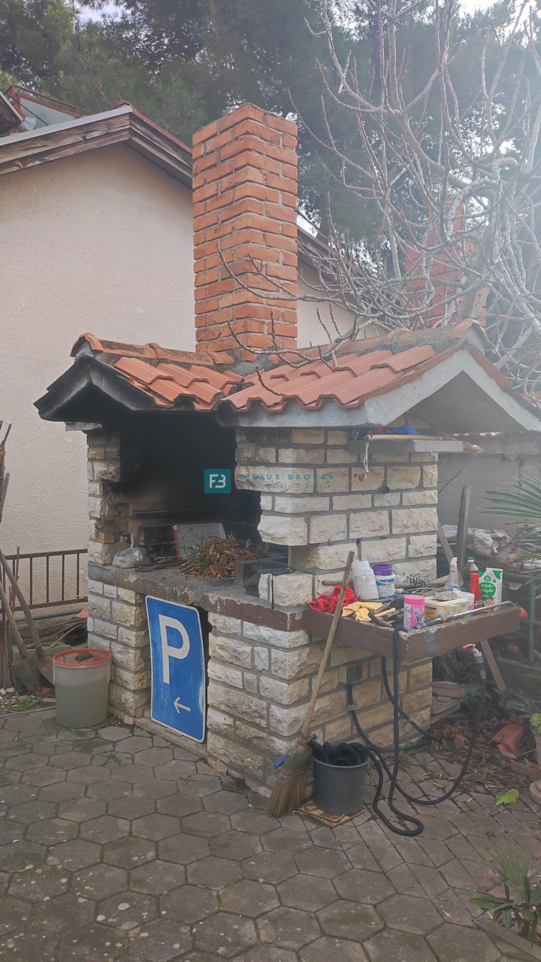 VODICE, vrhunska lokacija, apartmajska hiša, 350 m od plaže, garaža