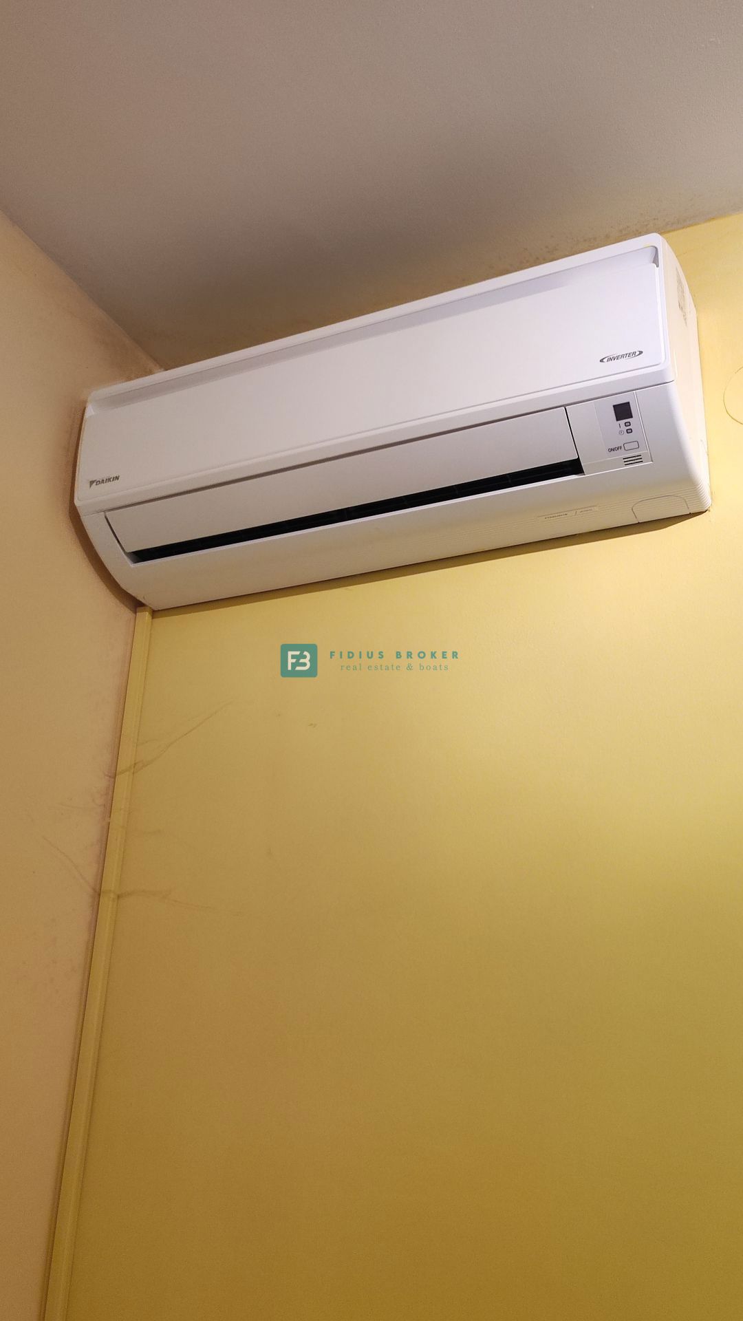 VODICE, vrhunska lokacija, apartmajska hiša, 350 m od plaže, garaža