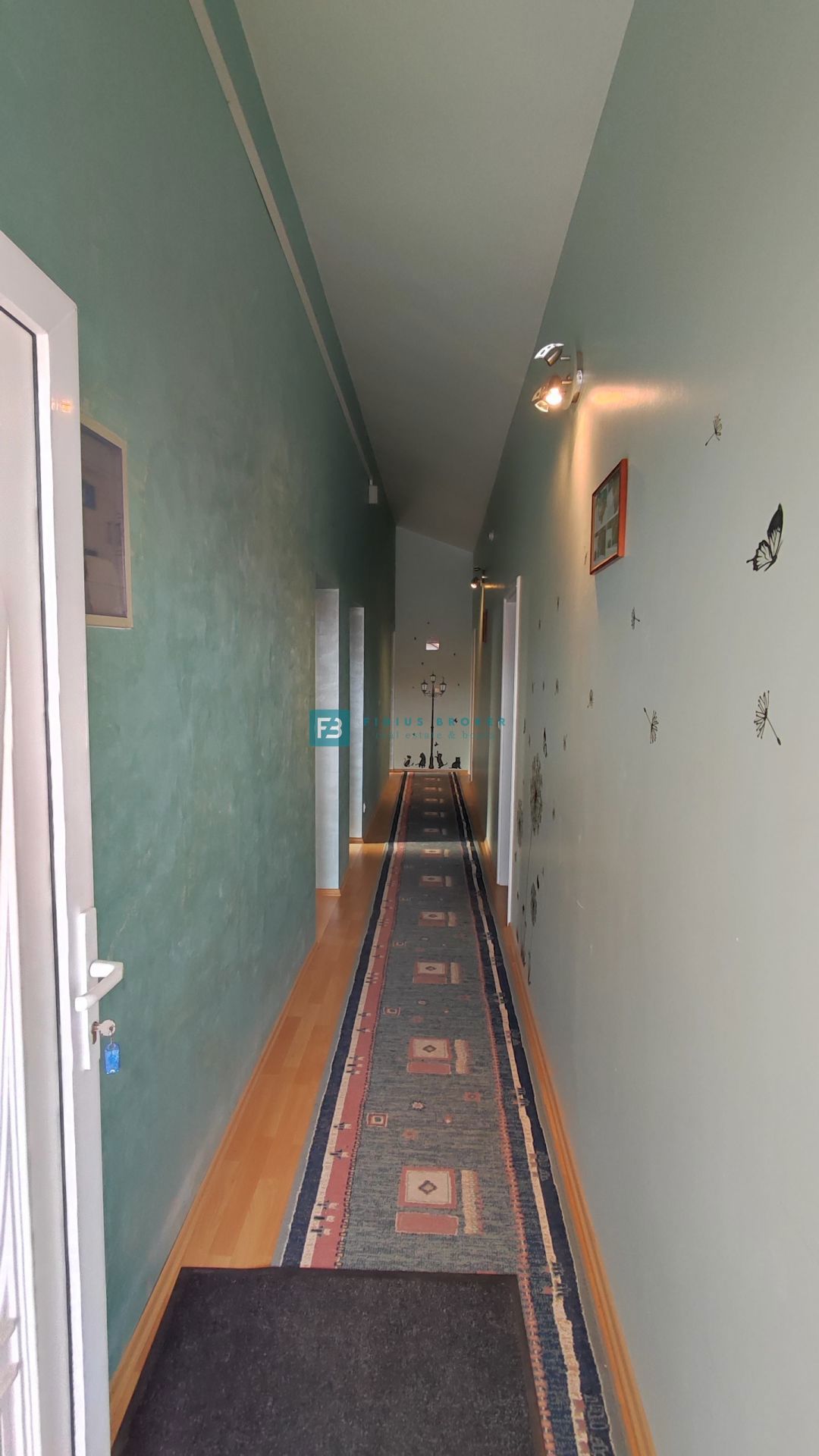 VODICE, vrhunska lokacija, apartmajska hiša, 350 m od plaže, garaža