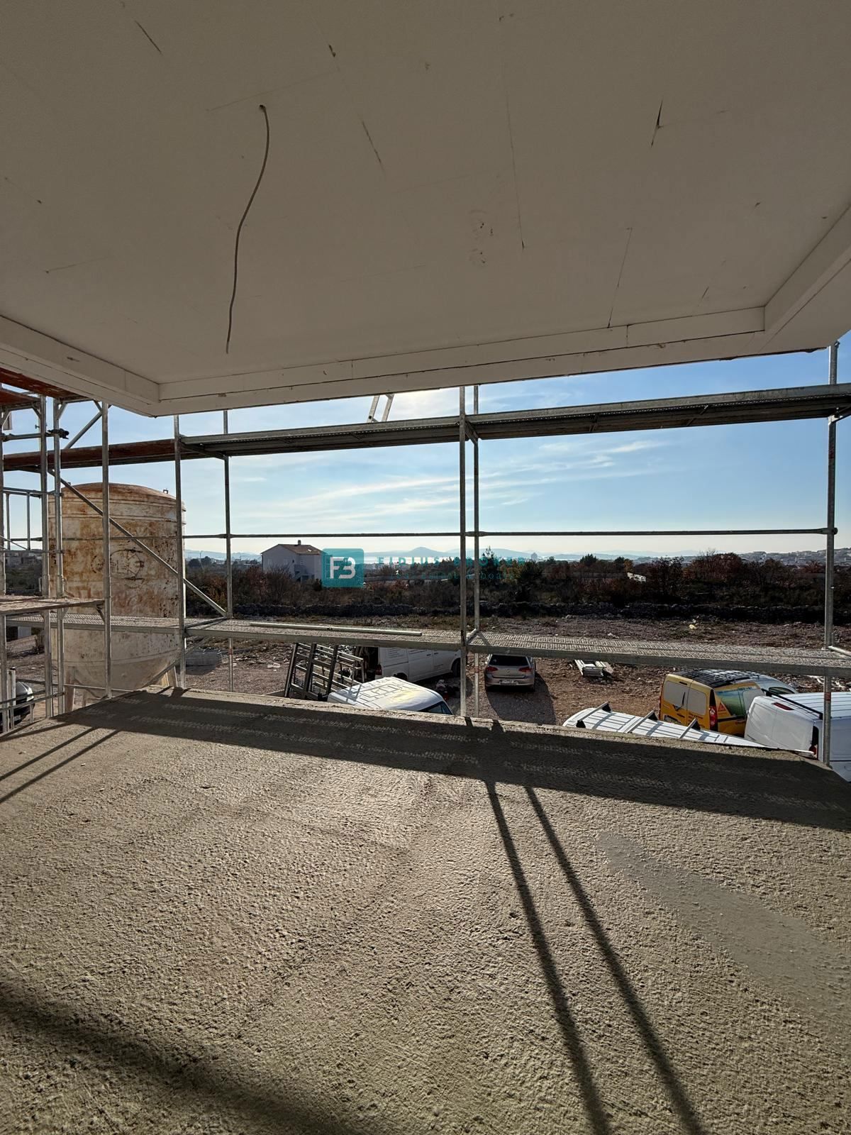 VODICE, novogradnja, 1. nadstropje, pogled na morje, 2 spalnici