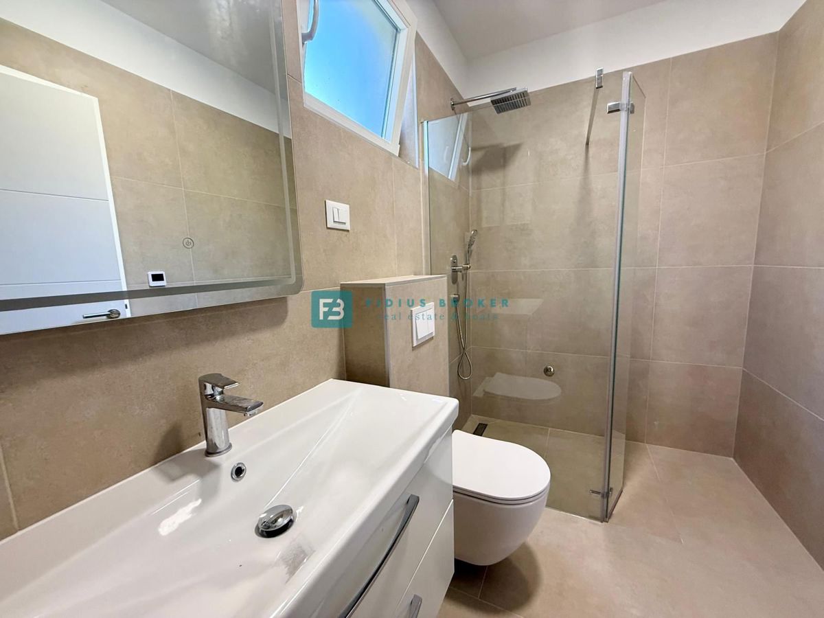 VODICE, novogradnja, 200 m do plaže, dvoetažni apartma, terasa