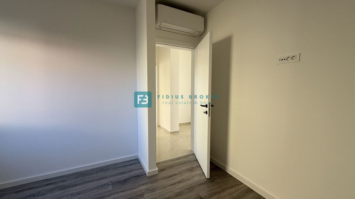 VODICE, novogradnja, takoj vseljivo, 2. nadstropje, terasa, mirna lokacija