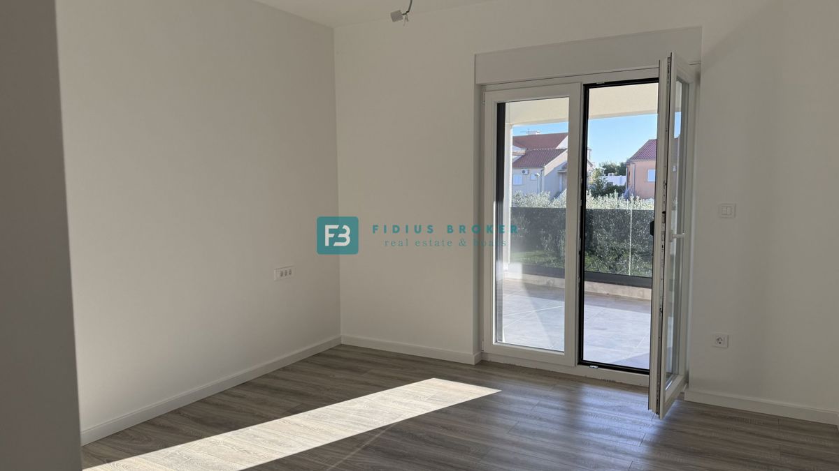 VODICE, novogradnja, takoj vseljivo, 2. nadstropje, terasa, mirna lokacija