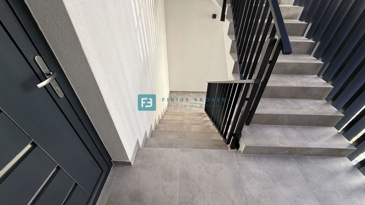 VODICE, novogradnja, takoj vseljivo, 2. nadstropje, terasa, mirna lokacija