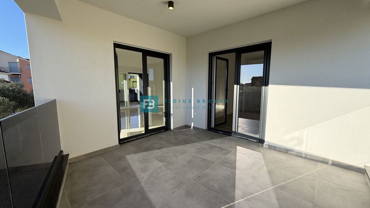 VODICE, novogradnja, takoj vseljivo, 2. nadstropje, terasa, mirna lokacija