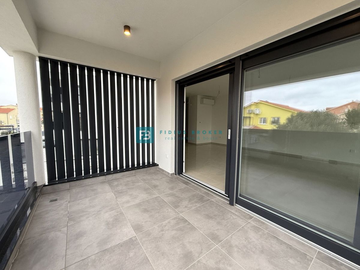 VODICE, novogradnja, takoj vseljivo, 2. nadstropje, terasa, mirna lokacija