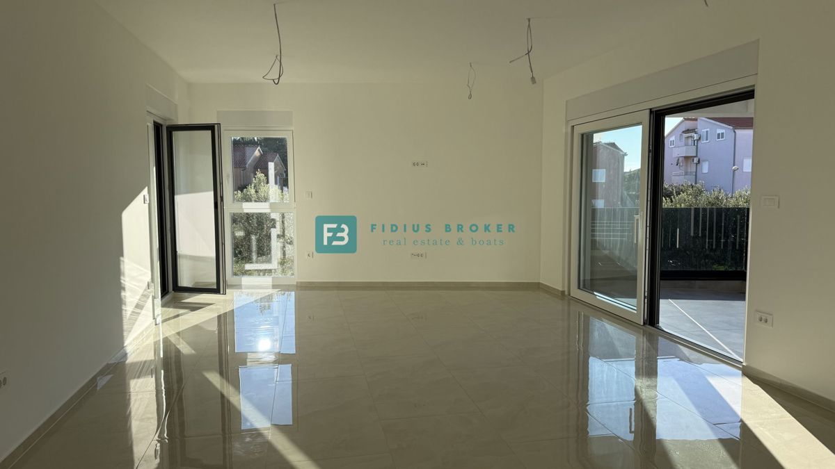 VODICE, novogradnja, takoj vseljivo, 2. nadstropje, terasa, mirna lokacija