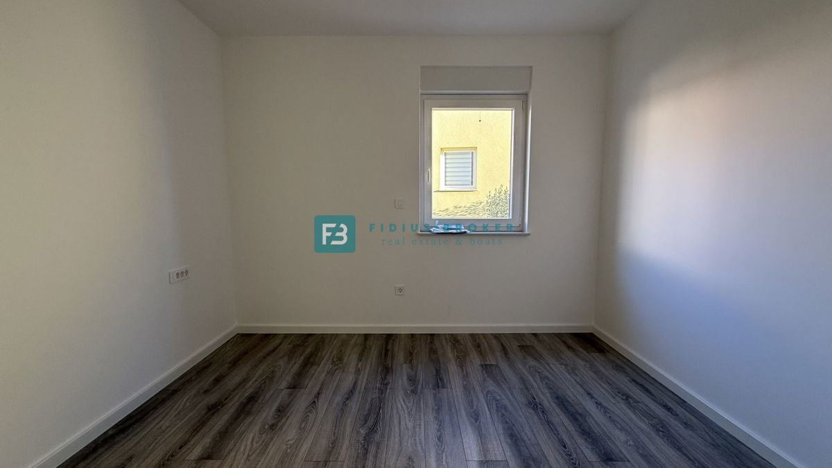 VODICE, novogradnja, takoj vseljivo, 2. nadstropje, terasa, mirna lokacija