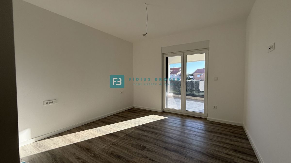 VODICE, novogradnja, takoj vseljivo, 2. nadstropje, terasa, mirna lokacija