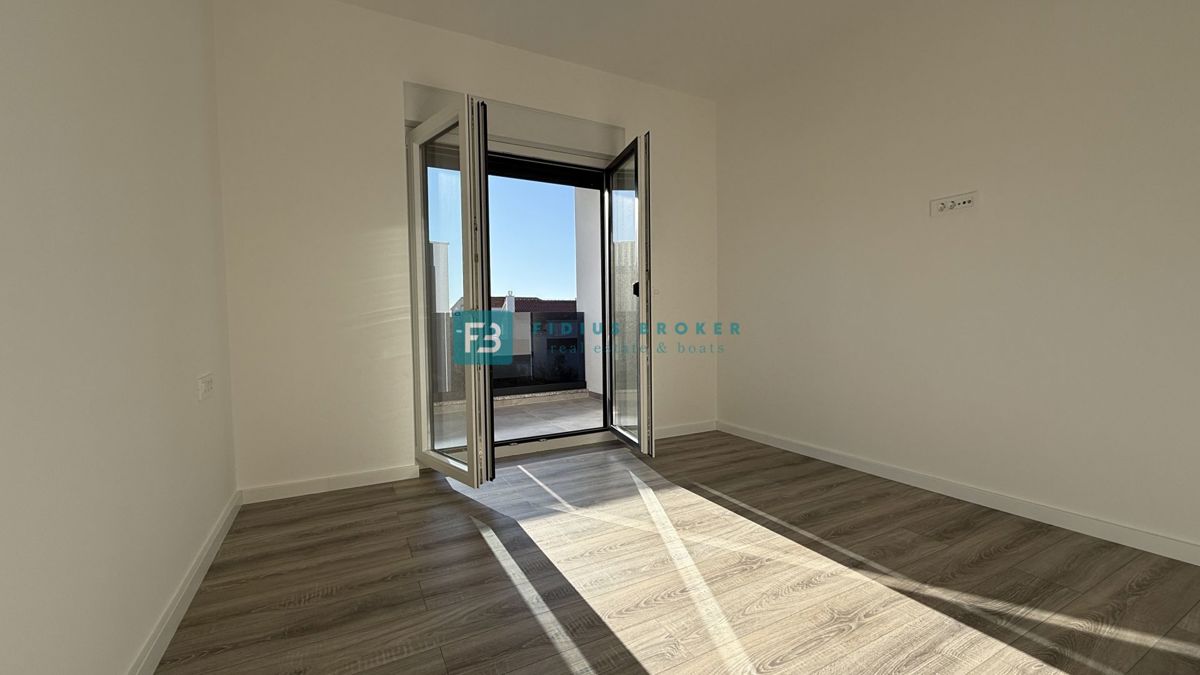 VODICE, novogradnja, vseljivo, 2. nadstropje, terasa, mirna lokacija