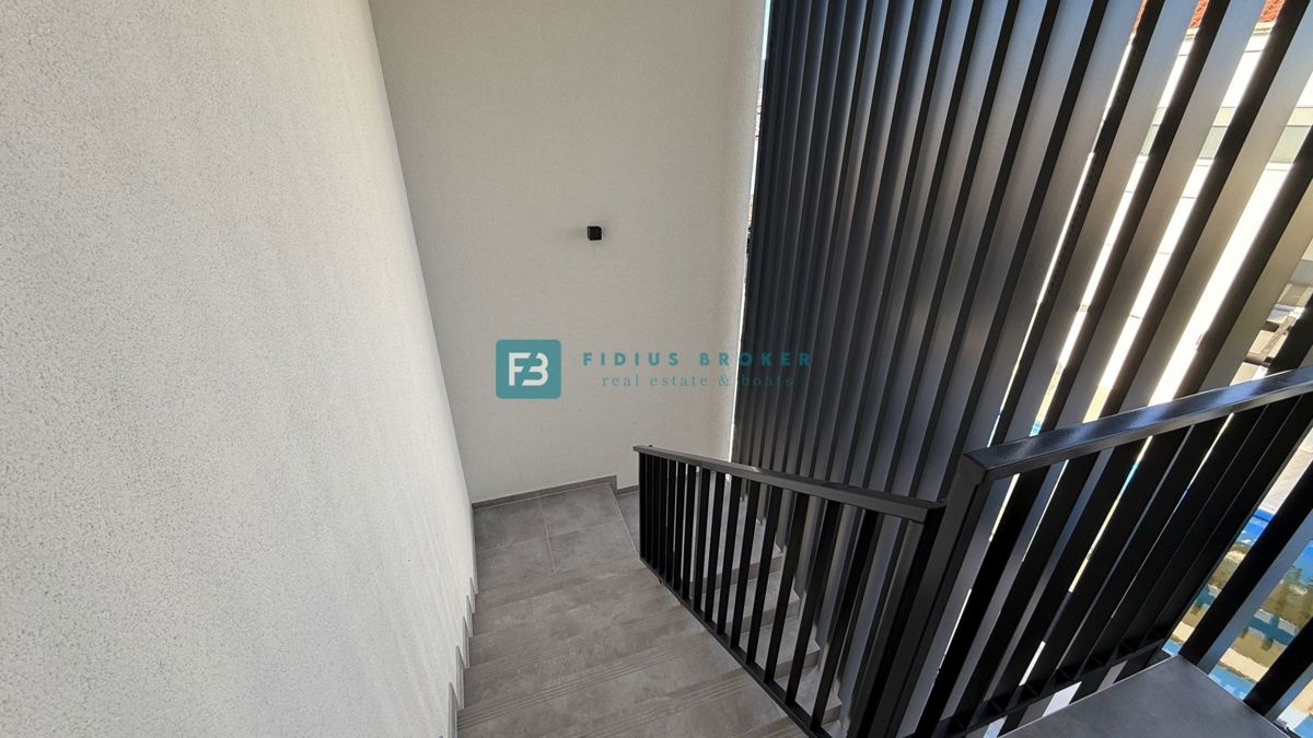 VODICE, novogradnja, vseljivo, 2. nadstropje, terasa, mirna lokacija