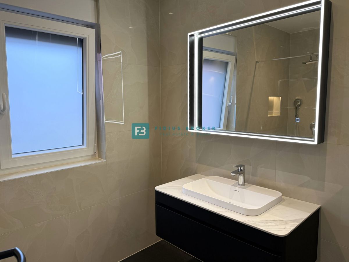 VODICE, novogradnja, vseljivo, 2. nadstropje, terasa, mirna lokacija