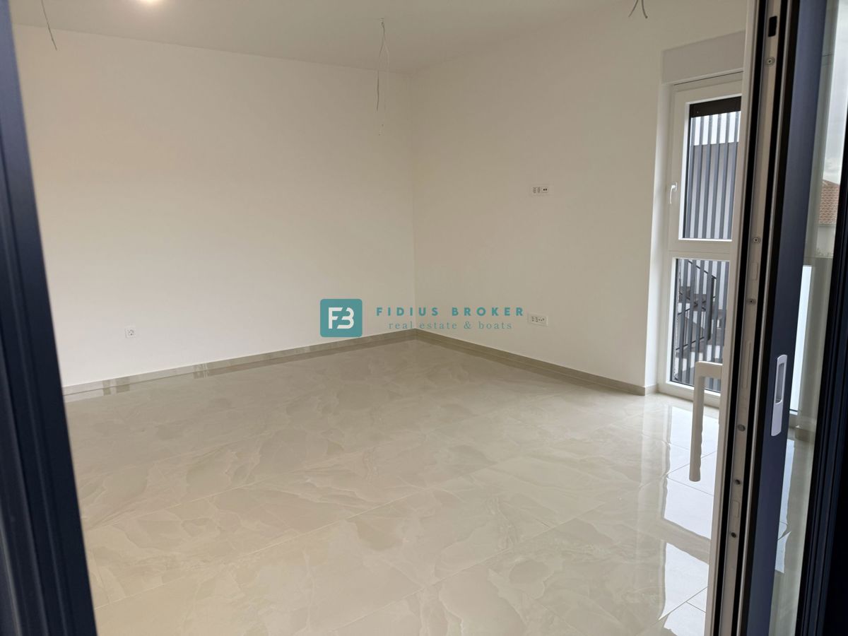 VODICE, novogradnja, vseljivo, 2. nadstropje, terasa, mirna lokacija