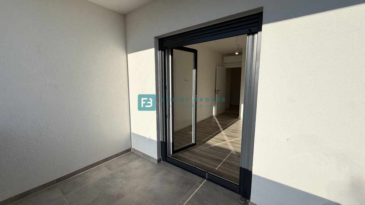 VODICE, novogradnja, vseljivo, 2. nadstropje, terasa, mirna lokacija