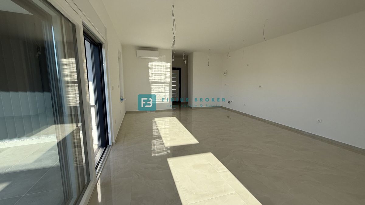 VODICE, novogradnja, vseljivo, 2. nadstropje, terasa, mirna lokacija