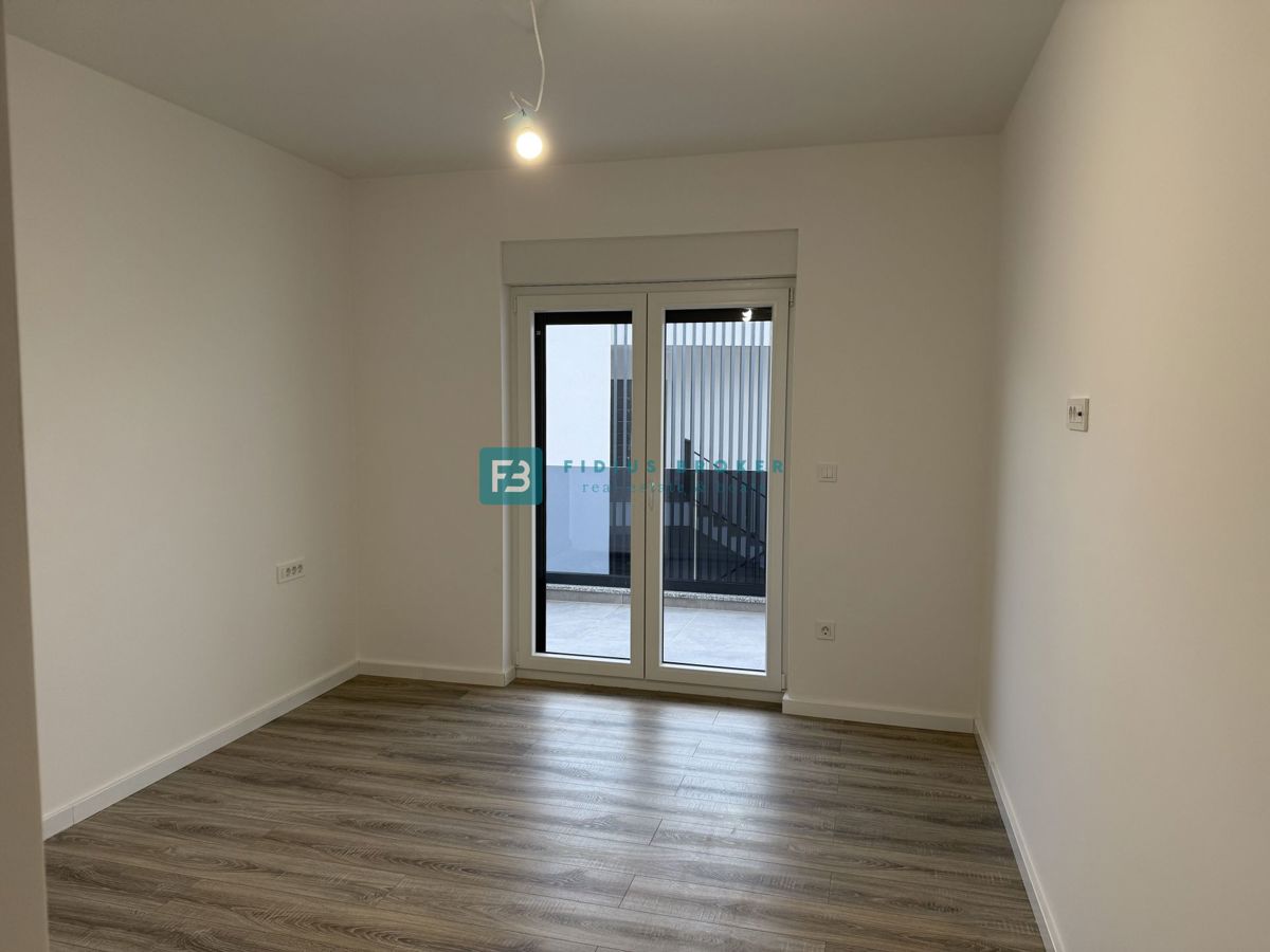 VODICE, novogradnja, vseljivo, 2. nadstropje, terasa, mirna lokacija