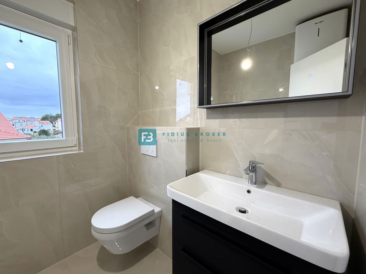 VODICE, novogradnja, vseljivo, 2. nadstropje, terasa, mirna lokacija