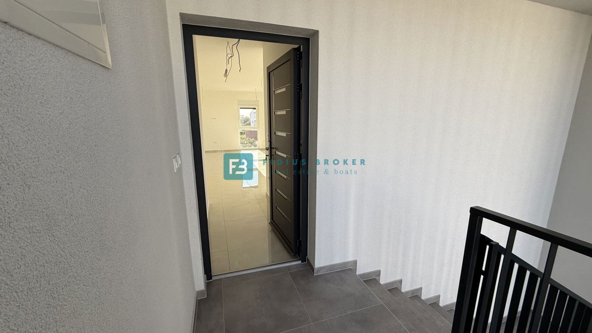 VODICE, novogradnja, vseljivo, 2. nadstropje, terasa, mirna lokacija