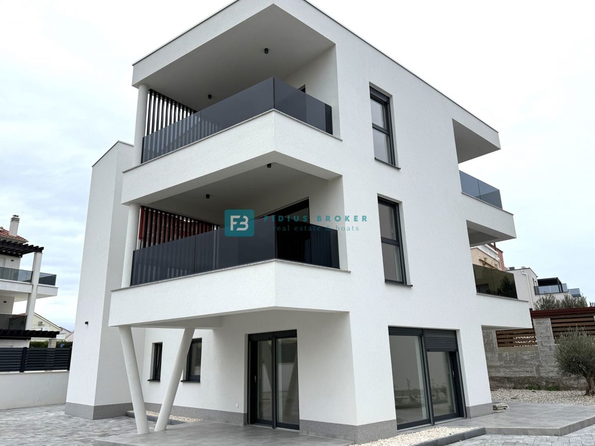 VODICE, novogradnja, vseljivo, 2. nadstropje, terasa, mirna lokacija