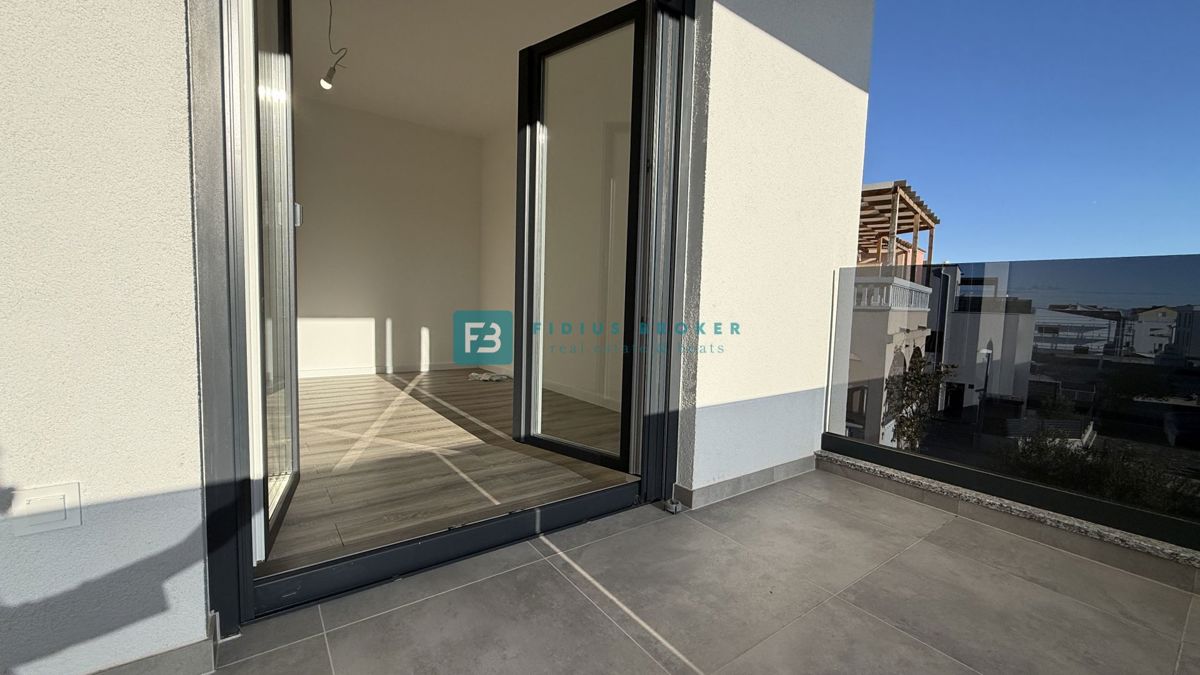 VODICE, novogradnja, vseljivo, 2. nadstropje, terasa, mirna lokacija