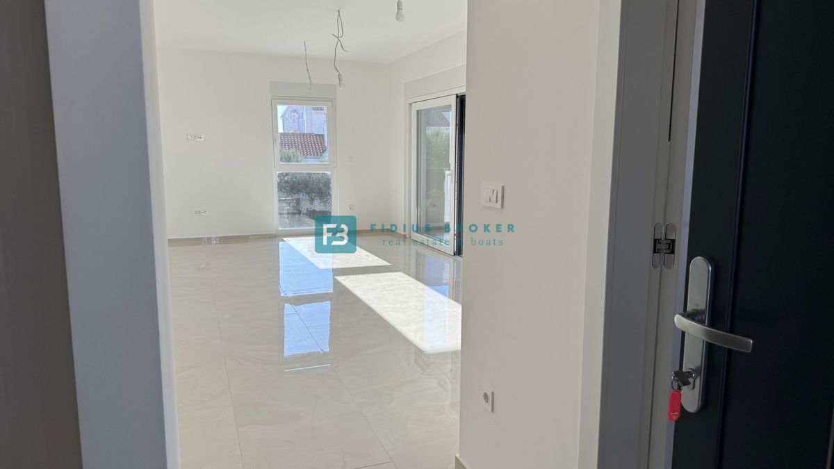 VODICE, novogradnja, vseljivo, 2. nadstropje, terasa, mirna lokacija