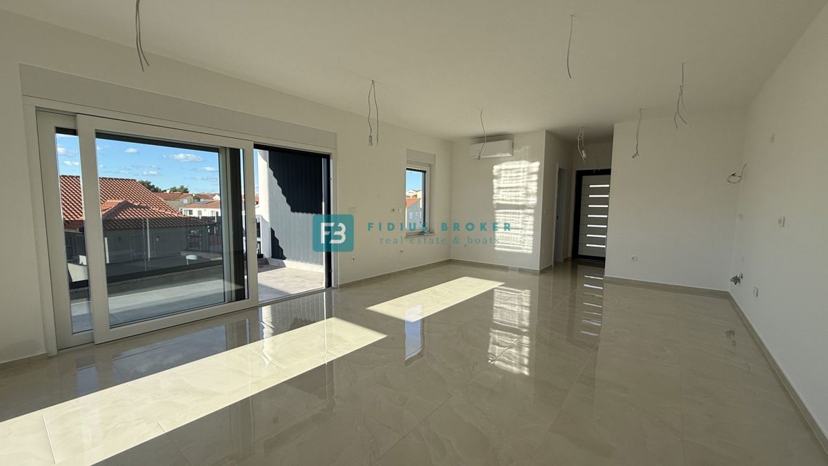 VODICE, novogradnja, vseljivo, 2. nadstropje, terasa, mirna lokacija