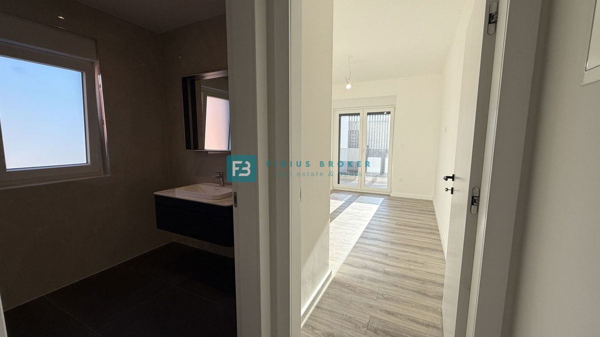 VODICE, novogradnja, vseljivo, 2. nadstropje, terasa, mirna lokacija