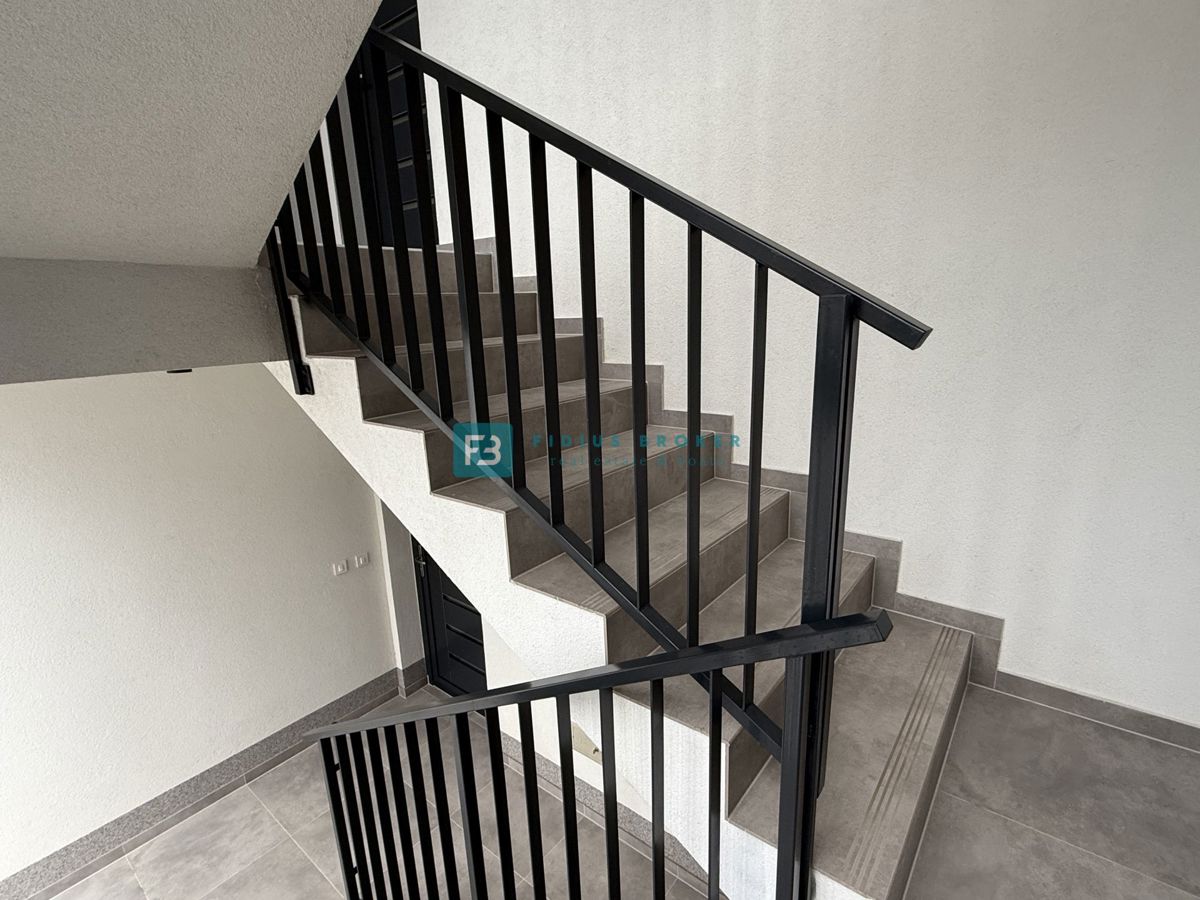 VODICE, novogradnja, vseljivo, 2. nadstropje, terasa, mirna lokacija