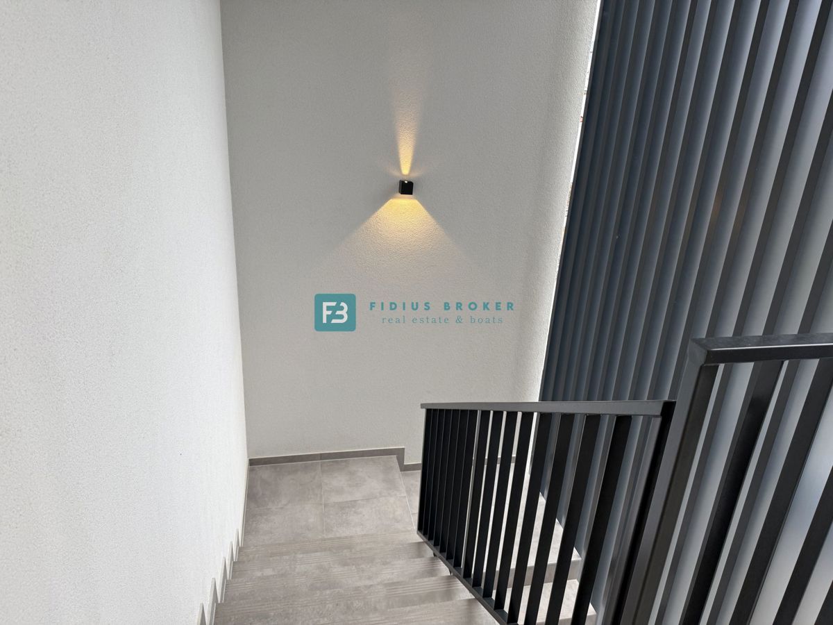 VODICE, novogradnja, vseljivo, 2. nadstropje, terasa, mirna lokacija