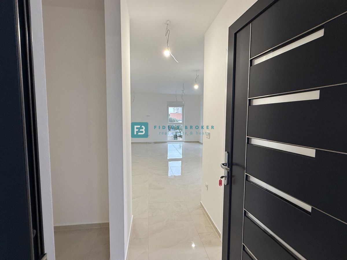 VODICE, novogradnja, vseljivo, 2. nadstropje, terasa, mirna lokacija