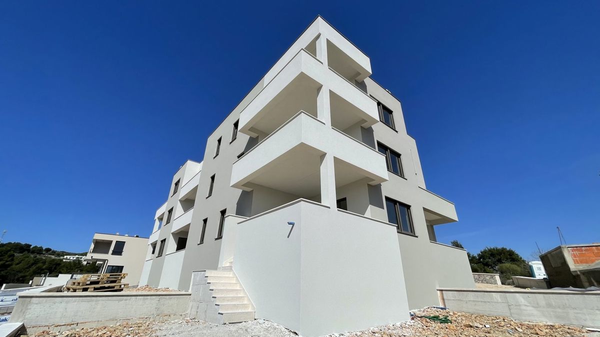 VODICE, novogradnja, 1. nadstropje, pogled na morje, dvigalo, 3s, shramba