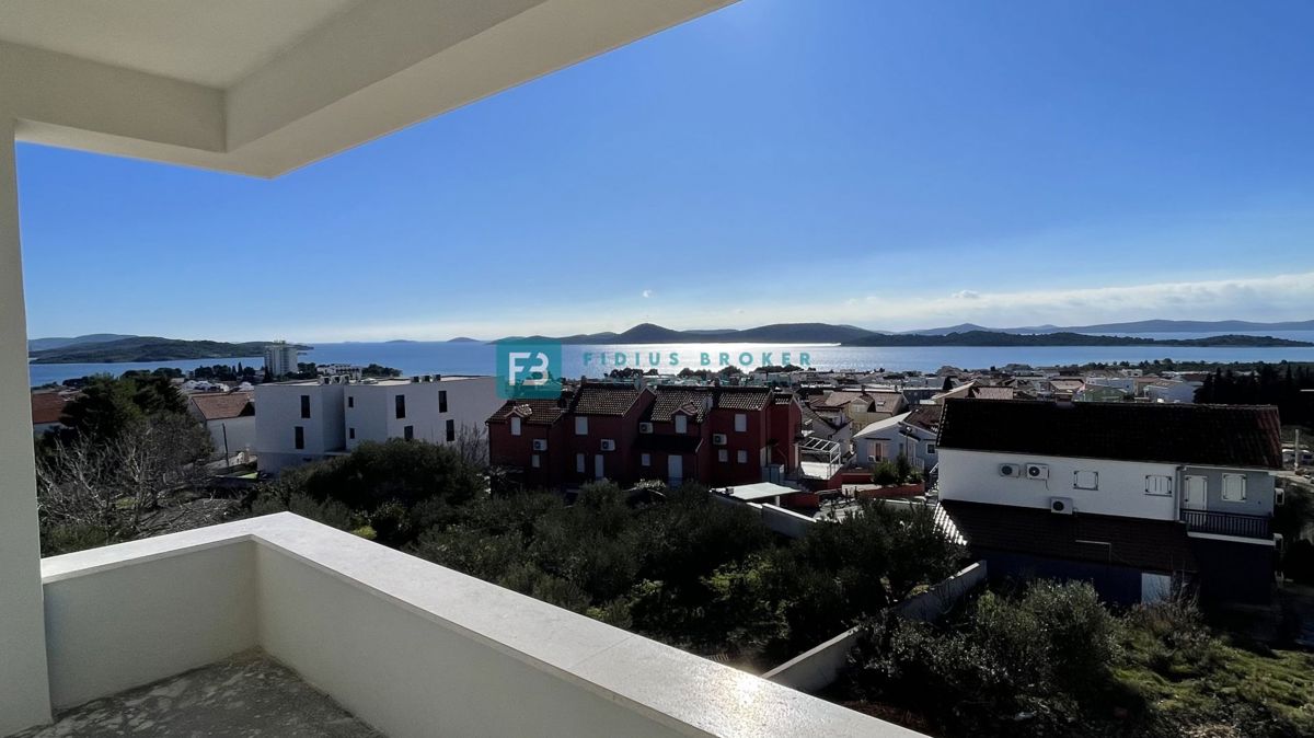 VODICE, novogradnja, 1. nadstropje, pogled na morje, dvigalo, 3s, shramba