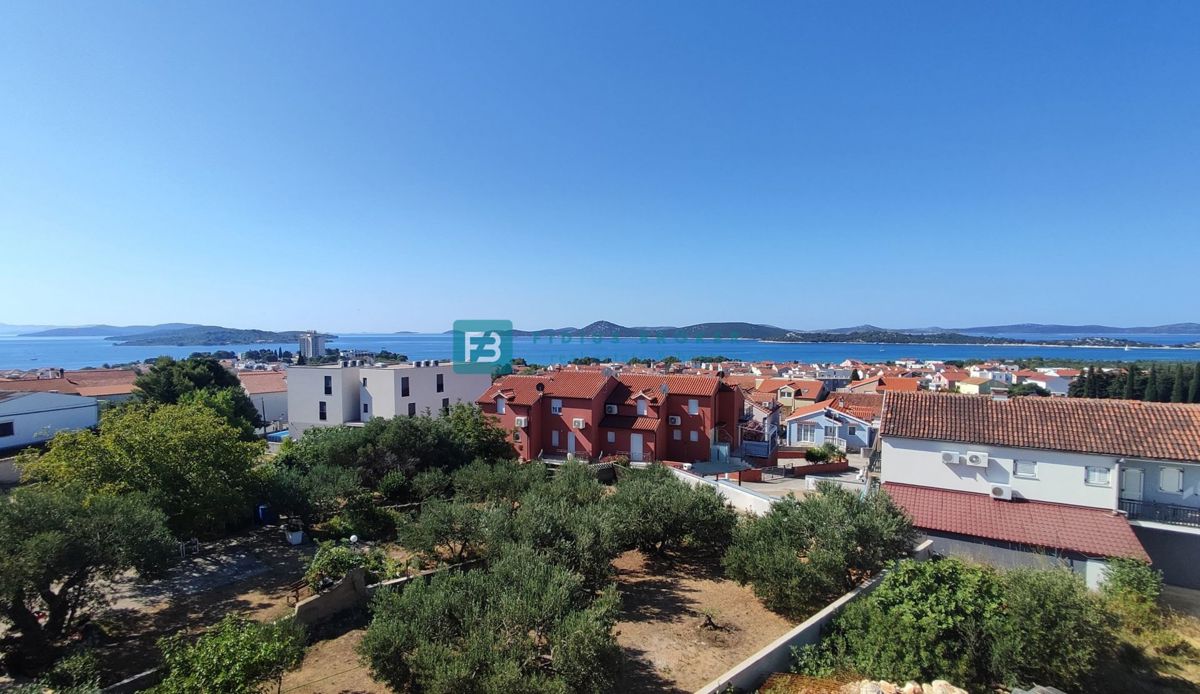 VODICE, novogradnja, 1. nadstropje, pogled na morje, dvigalo, 3s, shramba