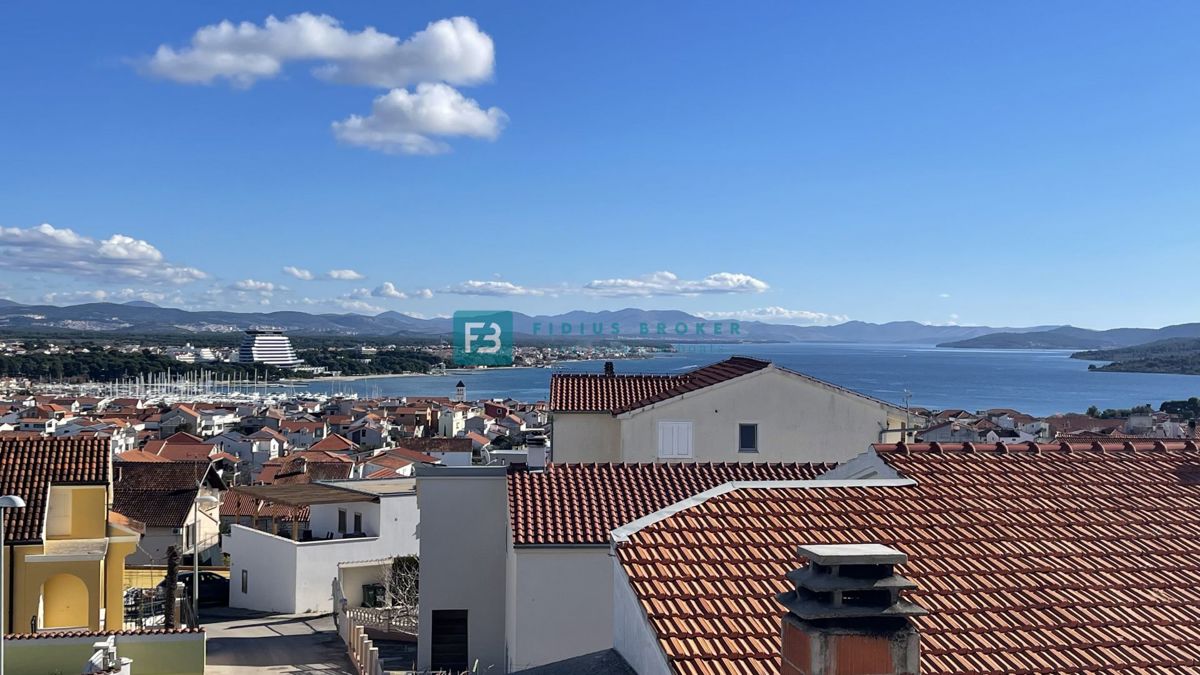 VODICE, novogradnja, 1. nadstropje, pogled na morje, dvigalo, 3s, shramba