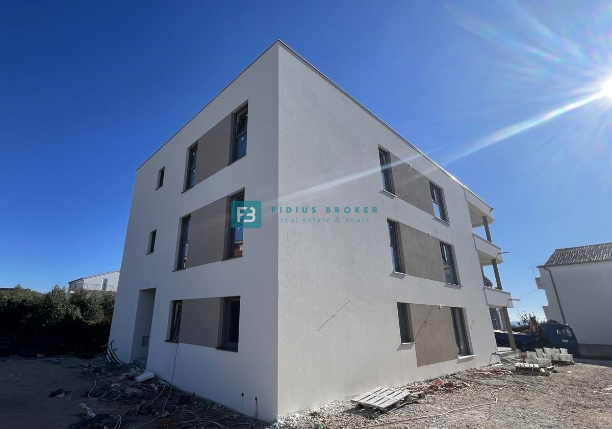 VODICE, novo, vrhunska lokacija, 50 m do plaže, pogled na morje, dvigalo