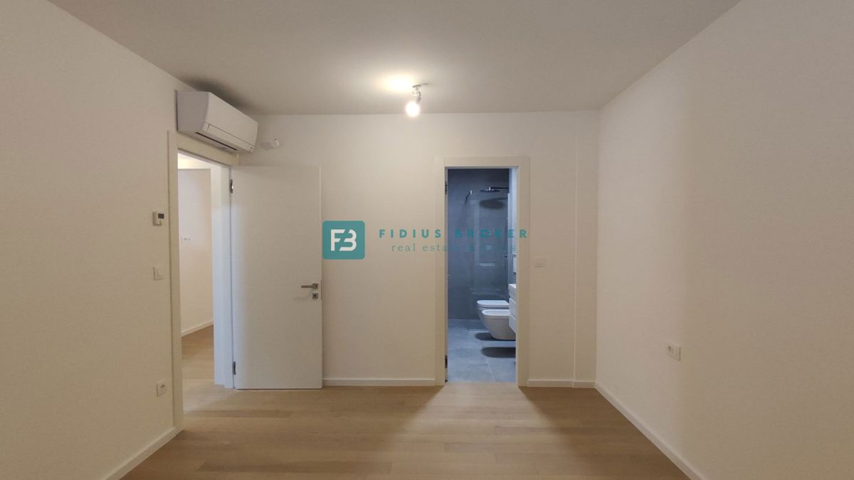 VODICE, novogradnja, luksuzno stanovanje, center, 250 m do rive