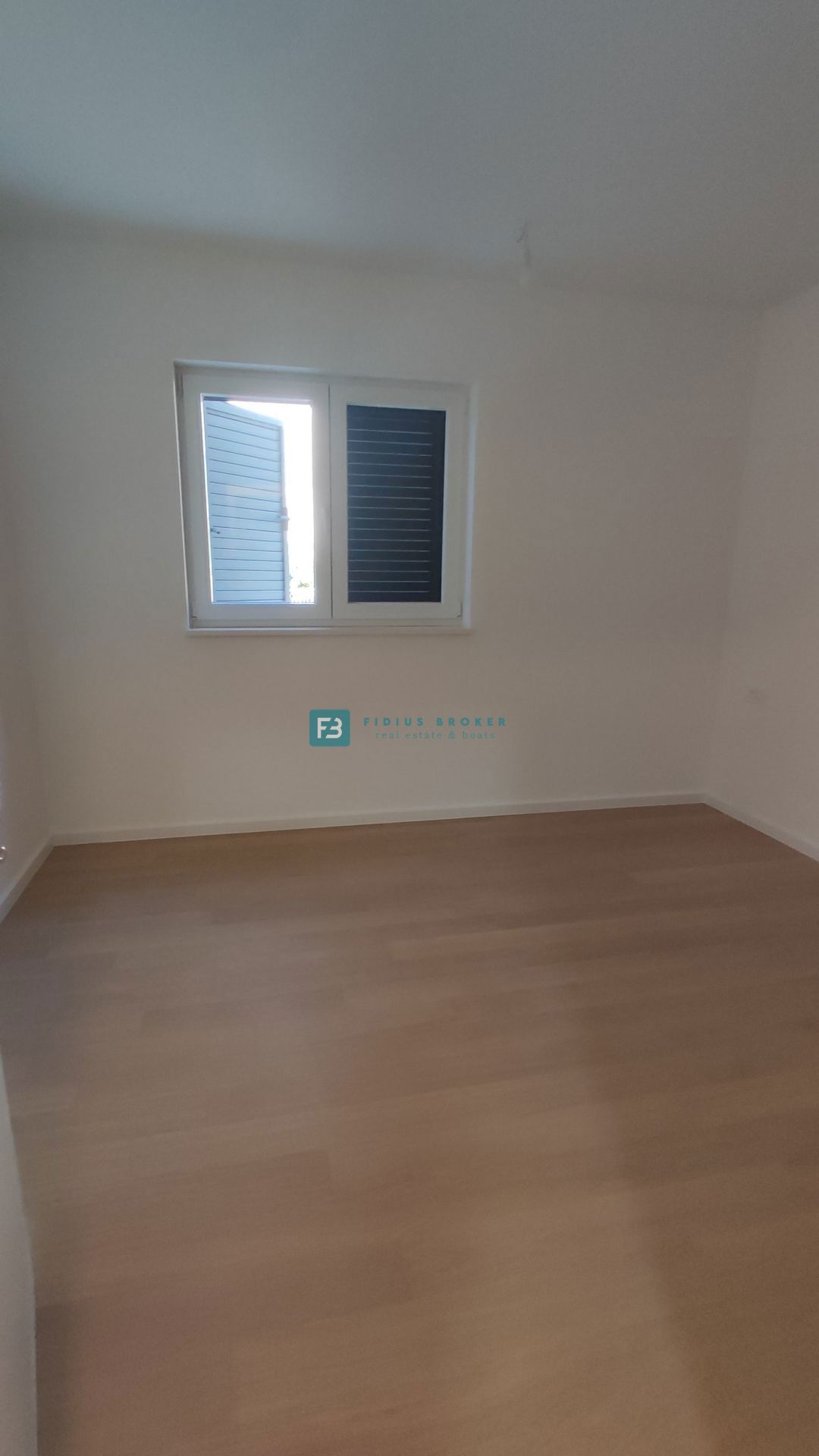 VODICE, novogradnja, luksuzno stanovanje, center, 250 m do rive