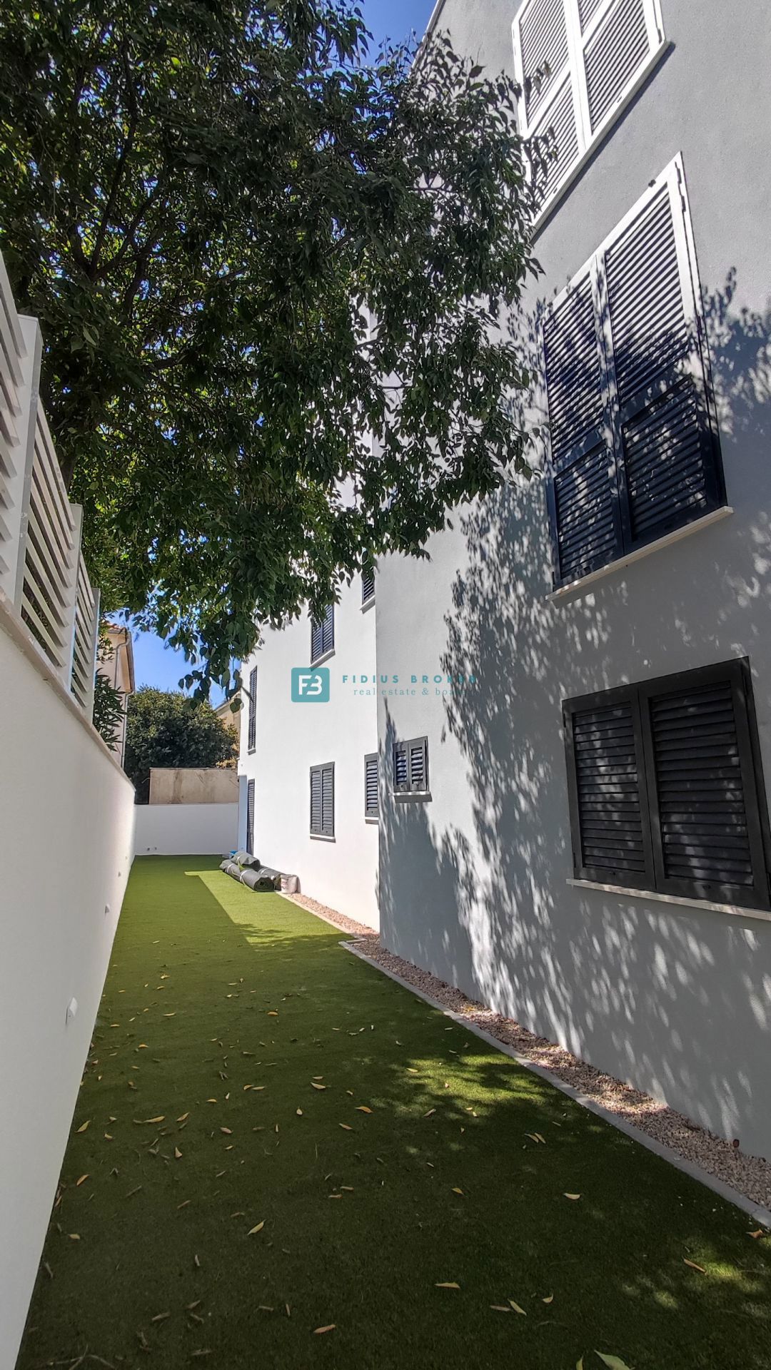 VODICE, novogradnja, luksuzno stanovanje, center, 250 m do rive