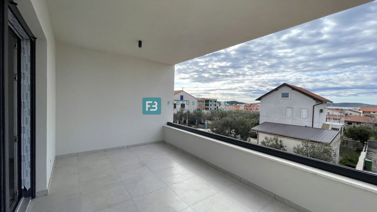 VODICE, novogradnja, moderno stanovanje, terasa, 2 spalnici